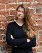 Bild " :Portrait_Chiara_Perneker_fuer_Website.jpeg"